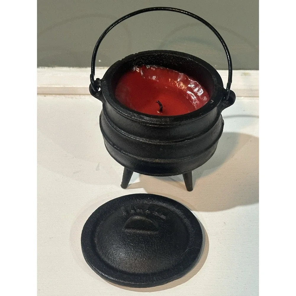 INIW Mini Cauldron Candle
